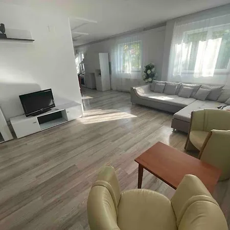 Old Historical 3 Apartment Brasov